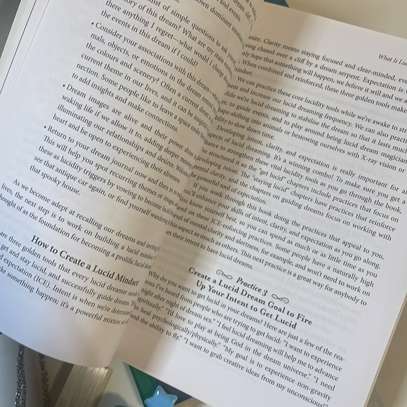 For the dreamers; Dream Journal and Lucid Dreaming Guide Set - Picture 2 of 3
